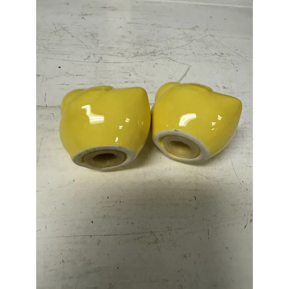 Chicky Chick Salt Pepper Shakers Kitsch Yellow Kitchen 2 1/2